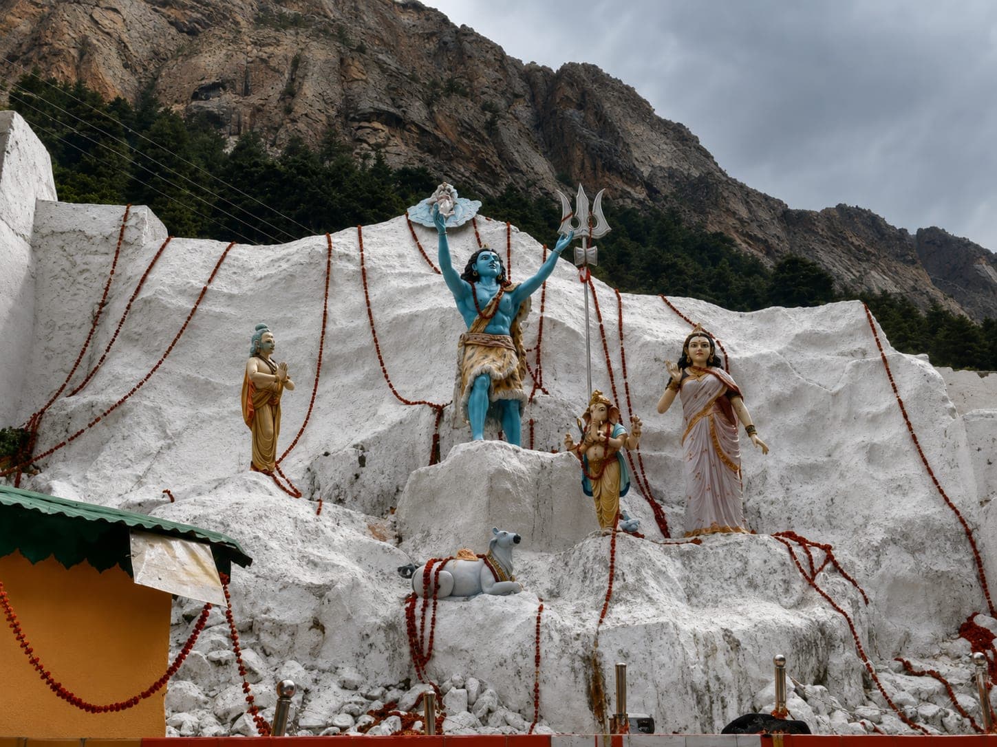 Shiva statues at Gangotri Dham
